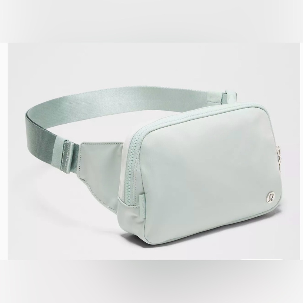 NWT Lululemon Everywhere Belt Bag Large 2L Pelican